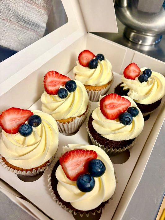 Delicious cupcakes - mixed box of vanilla and chocolate