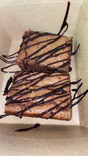 Load image into Gallery viewer, Very chocolaty brownies
